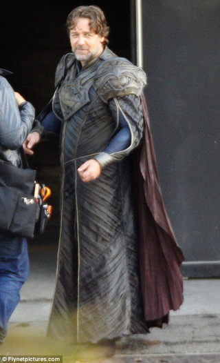 Illustration for article titled First look of Russell Crowe as Superman's Alien Dad, Jor-El